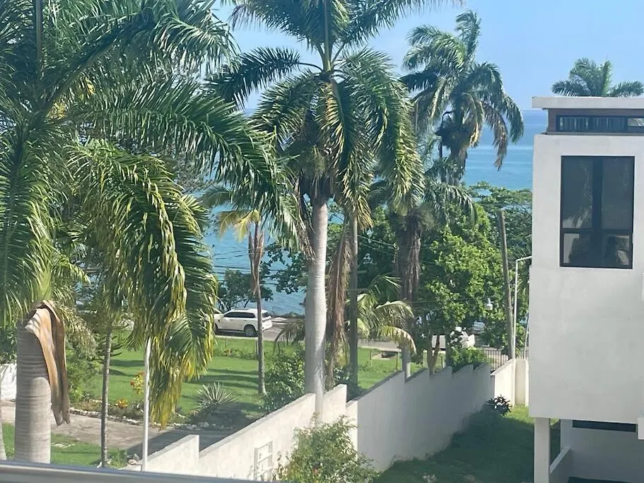 Paradise Bay Luxury Condominium - Anthony'S Place Бухта Монтего