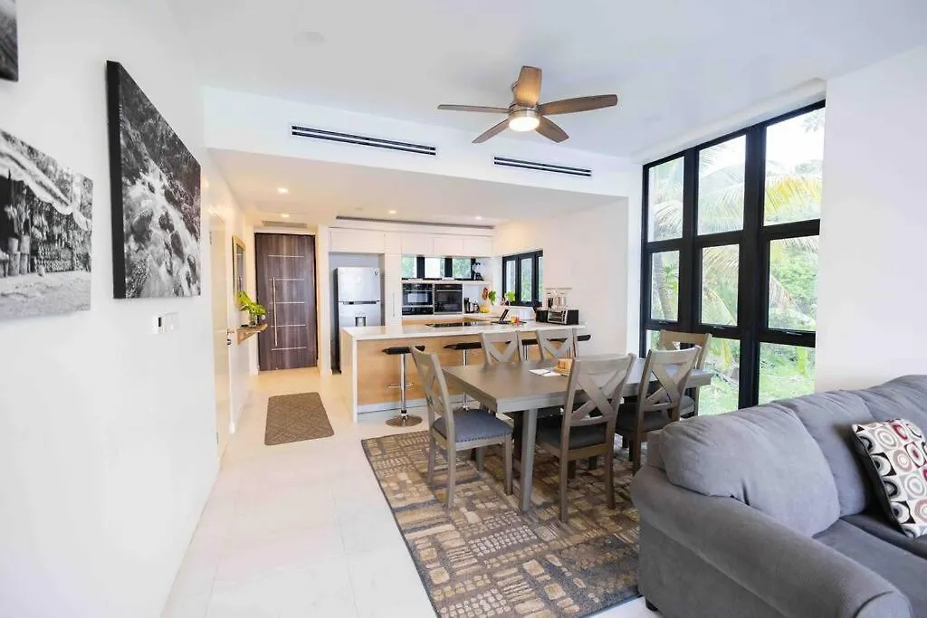 Paradise Bay Luxury Condominium - Anthony'S Place Бухта Монтего